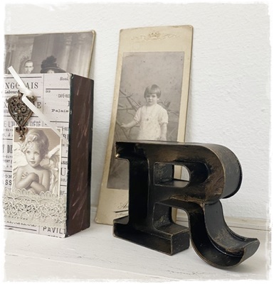 Collectie JDL. Superstoere industrie letter R , afm. 10 x 6,6 cm. x 1,5 cm.