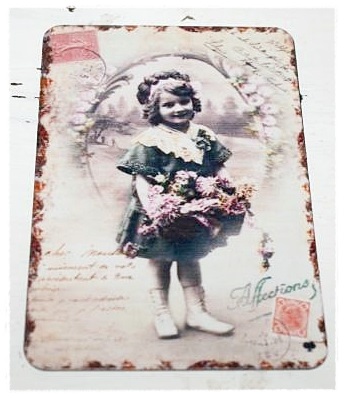 Magneet Vintage girl with flowers. (9,5 x 6,5 cm. )