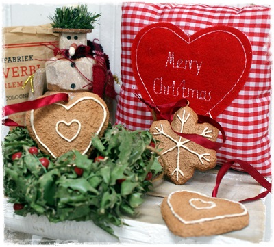 Hele Leuke Hanger Gingerbread Heart Aan Rood Lintje.