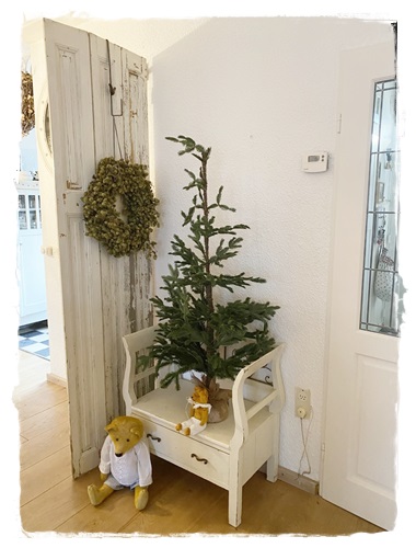 Lief kerstboompje (ziet eruit zoals het vroeger was) van 1.30 hoog x 65 breed.