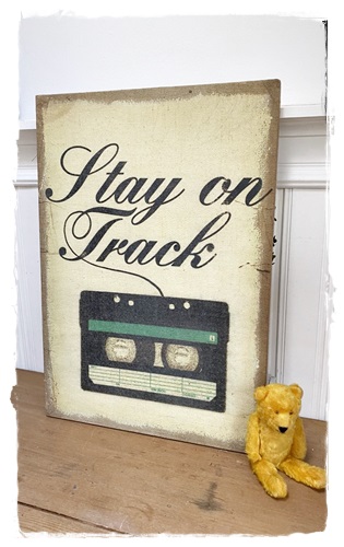 Oude Look Groot Canvas Met Jute Lijst , Afb.Stay On Track , 71 X 50 Cm.