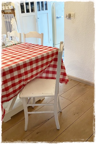 Gezellig leuk tafelkleed met grote ruit rood wit., afm. 1.40 x 2.00 ,