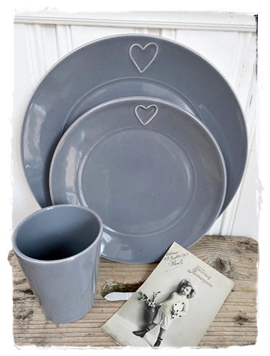 SALE! Little Heart Servies. Dinerbord , Lunchbord, En Melkbeker, Kleur Grijs