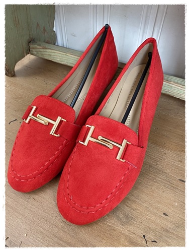 De laatste 3 paar loafers/instap schoenen rood, Maat 37, 39 of 41 voor 20 euro per paar!!