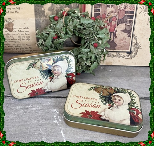 Nostalgisch gescharnierd kerstblikje , Compliments of the season, 9,8x6x2cm