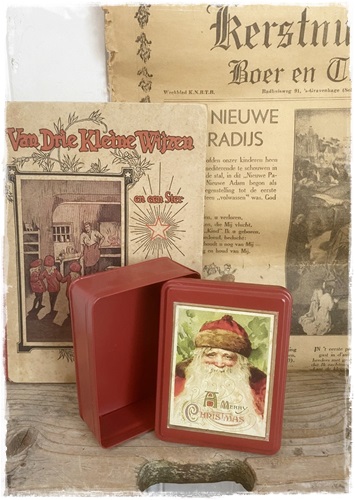 Lief blikje met antieke victoriaanse afbeelding Father Christmas 10,5 x 7,5 x 4 cm.