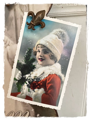 Postcard “Kerstengel” met kartelrandje, afm. 9 x 14 cm.