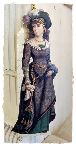Een mooi gestanst in reliëf victoriaans ornament , Vrouw, prachtige jurk. Afm. 18 cm. groot x 7 cm. breed