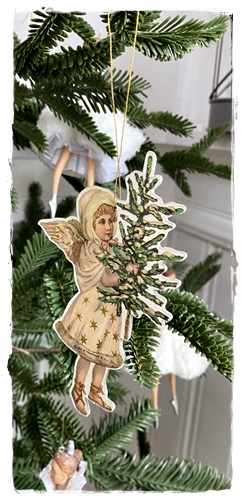 Ornament (gestanst) victorian christmas angel with christmas tree 13 x 8 cm.