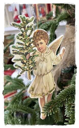 Ornament (gestanst) victorian christmas angel with christmas tree 13 x 8 cm (boompje recht)