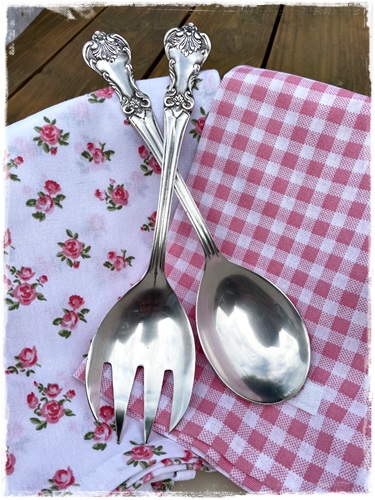 Zilver Vintage Messing Saladeset Met Prachtige Details, 26 Cm. Lang.