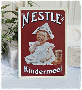 Nostalgisch Bordje Nestle van metaal 15 x 10 cm.