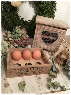 Egg-House van hout, met tekst!, plaats voor 6 eieren (landelijke uitstraling)