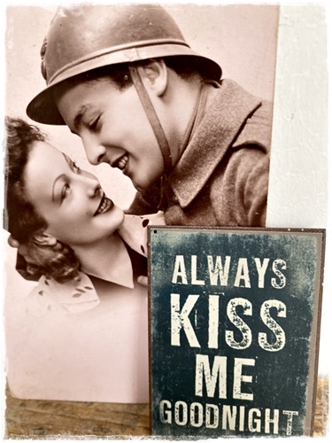 Magneet, Brocante Uitstraling. Always Kiss Me Goodnight.