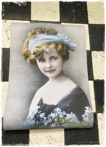 JDL Poster, 50 x 70 cm. Lovely girl. Nostalgische kleuren