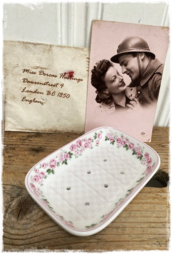 PPrachtige romantische zeepschaal van fijn porselein afm. 13×8,9× cm, roze roosjes