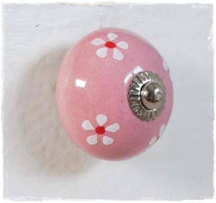 Superleuke deur- ladeknop roze met witte/rood bloempjes 4 cm.