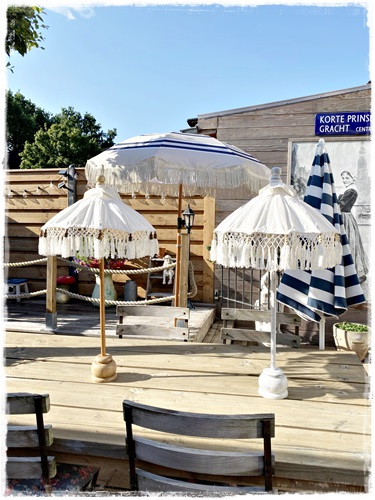 Beach Tafelparasol Ecru parasol met kraaltjes  whitewash steel 85 cm hoog en doorsnee parasol 47 cm.