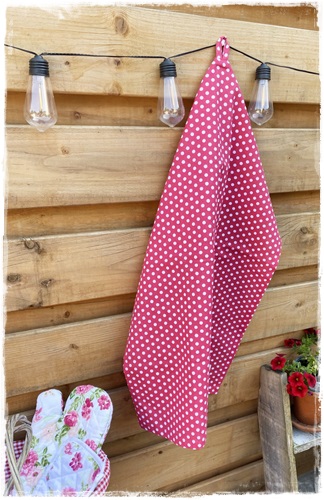 Theedoek polkadot fuchsia/rood 50 x 70 cm.