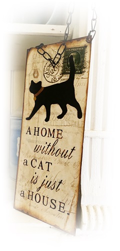 Metalen bord aan ketting, A HOME WITHOUT A CAT IS JUST A HOUSE 25 x 11 cm.