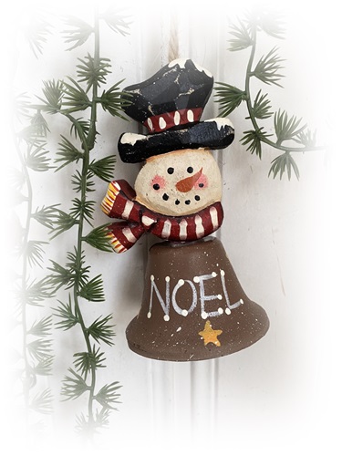 Houten sneeuwpop old look met ijzeren bel Noel met klepel.