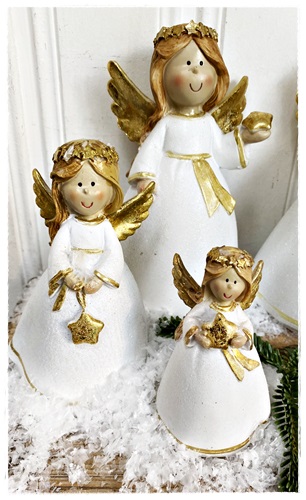 Prachtige mooie engel/engeltje (middelmaat uit deze serie) kleur wit met goud 14 cm. x 9 cm., ster in beide handjes