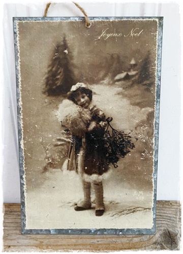 Antieke kerstafbeelding op zink, christmasgirl in the snow 21×14 aan touw,