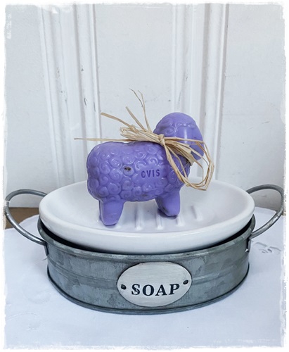 Brocante zeepbak van zink (soap) met  zeepschaal van keramiek afm. 16 x 11 x 6 cm