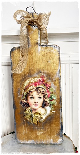 Op bestelling gemaakt, Broodplank ,afm. 52 cm. lang x 20 cm. br. x 3 cm. met Victoriaans meisje met strikje
