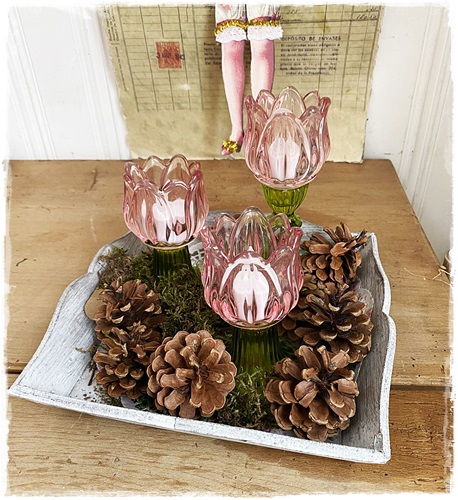 Klein tray die je mooi kunt decoreren. 26×26 cm, midden 20×20 cm.