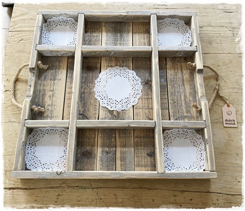 Zomeraanbieding! Superleuke robuuste vakkentray/dienblad 55 x 55 cm.