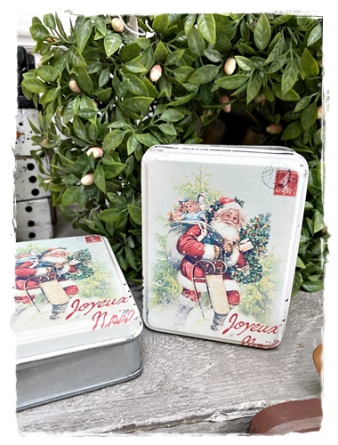 Kerstblikje met Victoriaanse afbeelding Father Christmas 10,5 x 8 x 4 cm. hoog
