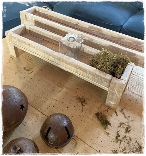 Workshop, DIY. Robuuste tray van hout, om zelf leuk te vullen 50 cm. breed (zie de sfeerglazen en vaasjes, gemaakt voor deze tray)