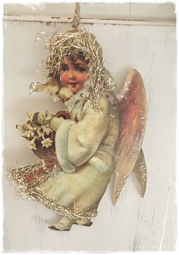 Prachtige Victoriaanse engel met antiek tinsel 22,5 x 14 cm.(gemaakt in het Pruttelpotatelier) (kun je bestellen)