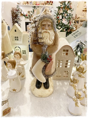 Antieklook mooie kerstman, beige jas fluweel, antiek tinsel, 41,9 cm. groot