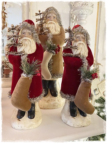 Antieklook mooie kerstman, rood fluwelen jas, antiek tinsel