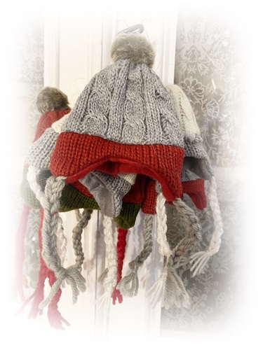 mutsje ornament boom 11 cm hoog (zonder de vlechtjes en 11 cm. breed 3,95 creme grijs.jpg a