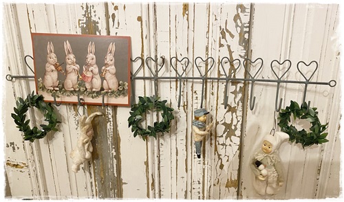 Brocant kapstokje metaal, 12 haken en hartjes 50 cm. lang