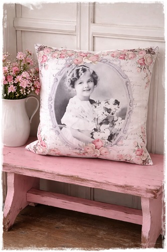 Kussenhoes 45×45 vintage afbeelding meisje en rozen (beide zijden)(zonder binnenkussen)