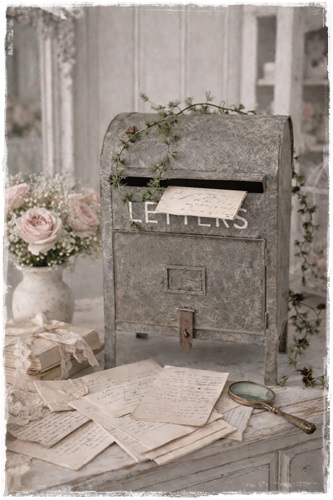 Brievenbus voor je post in op te bergen. Van oud zink! 40 cm. hoog x 28 cm. breed en 16 cm. diep