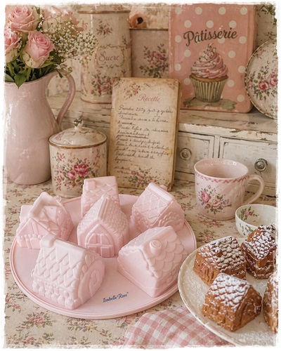 Pastelroze siliconen bakvorm van 6 huisjes 26,5 doorsnee x 6 cm hoog