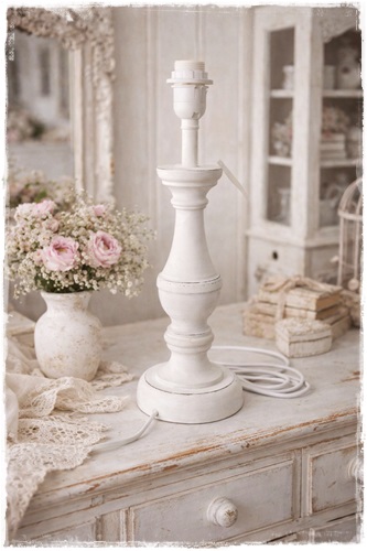 Brocante lampenvoet wit , 41 cm. hoog en 13 cm. doorsnee, grote fitting