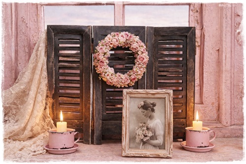 Brocante 3-luik van hout, kleur oud zwart, 52 cm h x 61 cm.br