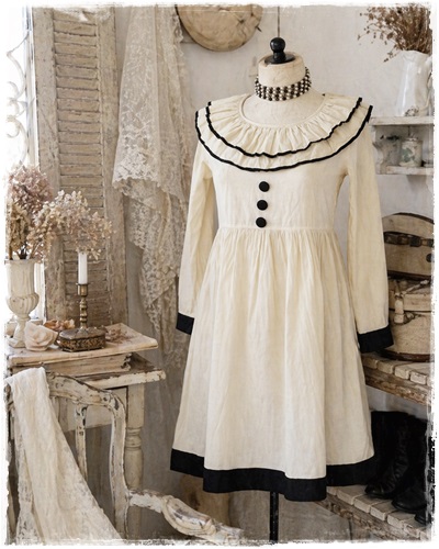 Supermooie decoratie pierrot jurk in thee kleur, collectie JDL. volwassenen