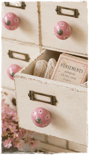 Superlieve deur- ladeknop roze met witte/rood bloempjes 4 cm.