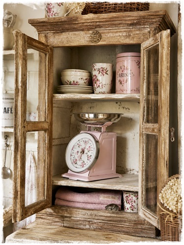 Prachtige mooie retro keukenweegschaal zalm/roze emaille met vintage roze roosjes , tot 3 kg.
