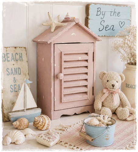 SALE!!!!! Brocant kastje met luikje oud roze, ook leuk in een kinderkamer! 39 cm. x 27 cm. x 15,5 cm. Kan ook opgehangen worden