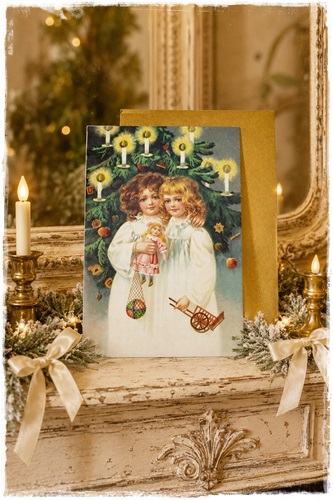 Victoriaanse dubbele grote kerstkaart 11,5 x 17cm met gouden enveloppe, 2 zusjes bij de kerstboom
