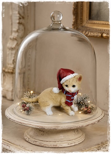 Lieve poes met kerstmuts op , Sascha ze is 11 cm. breed en 7,5 cm. hoog